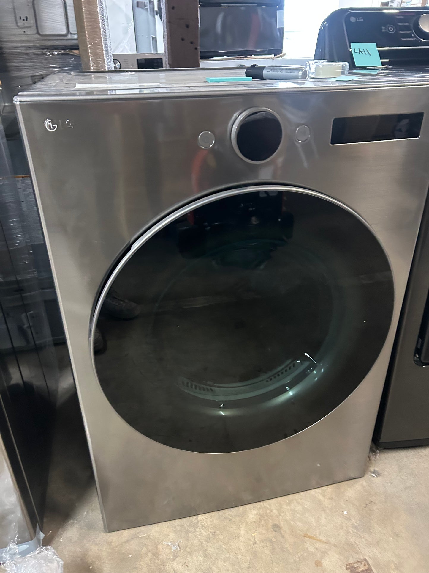 7.4 cu. ft. Vented Stackable SMART Gas Dryer in Graphite Steel with TurboSteam and AI Sensor Dry Technology *Slightly Used*