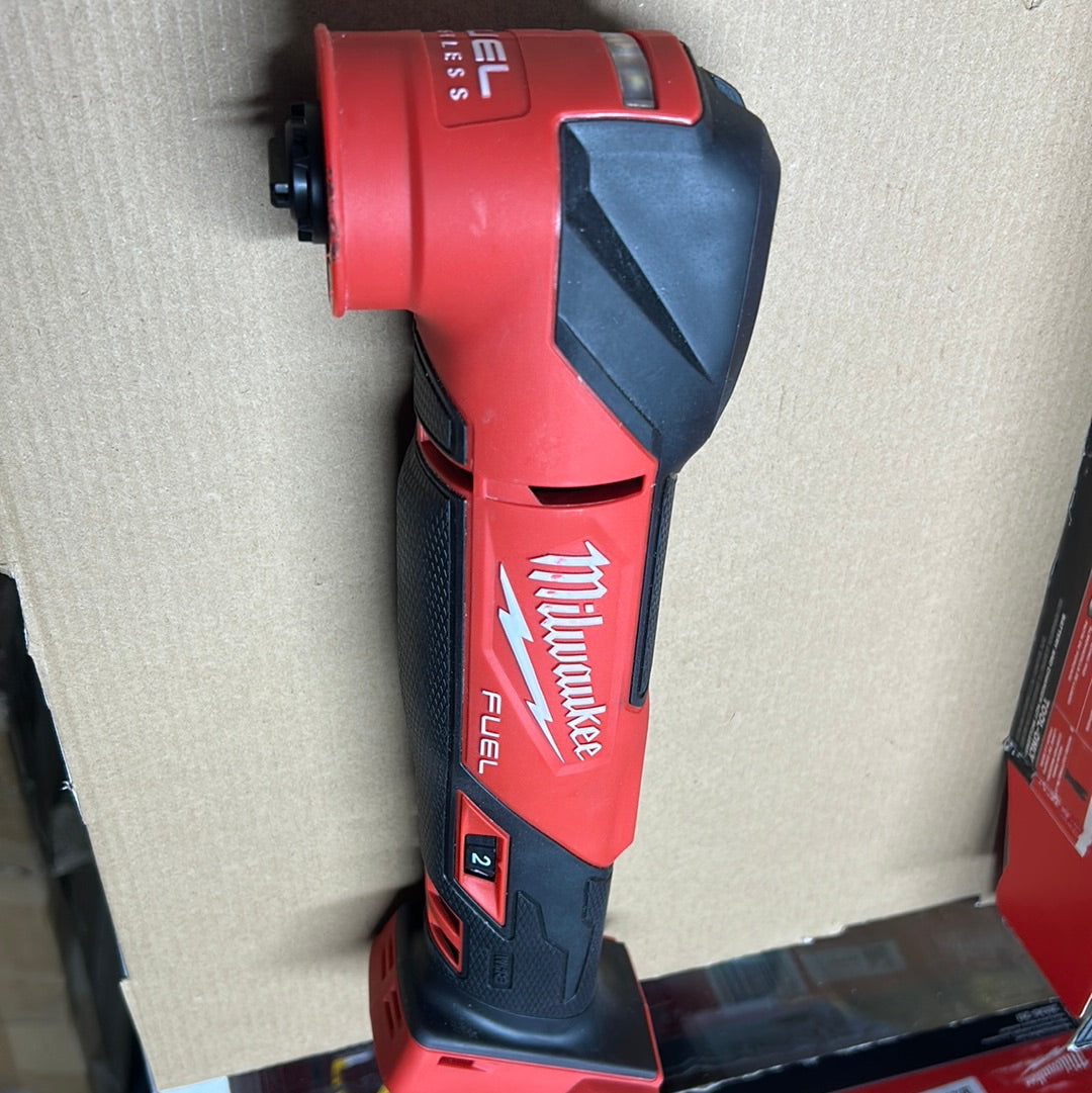 M18 FUEL 18V Lithium-Ion Cordless Brushless Oscillating Multi-Tool (Tool-Only) *Slightly Used Missing accessories*