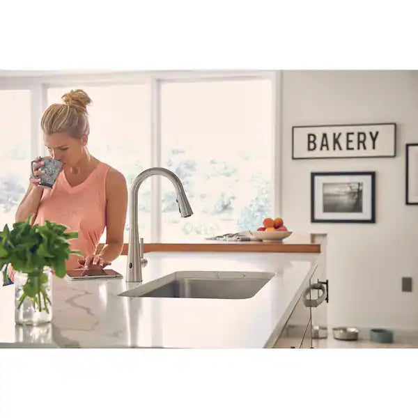 Sleek Touchless Single-Handle Pull-Down Sprayer Kitchen Faucet with MotionSense Wave in Spot Resist Stainless